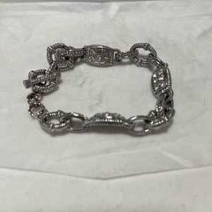 Costume jewelry bracelet